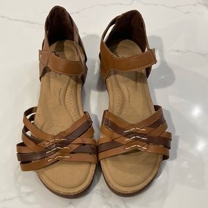 NWOT - Wide Width - Clarks Roseville Cove Tan/Brown Leather Sandal